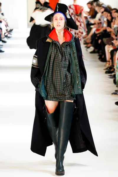 Look 3